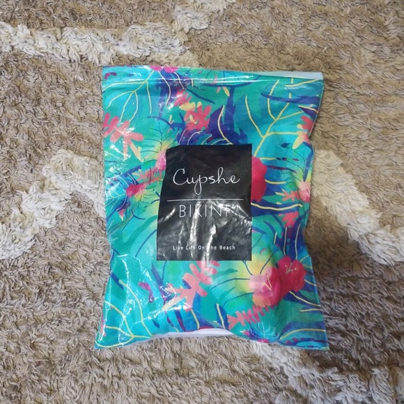 Bikini - Picture 5 of 5